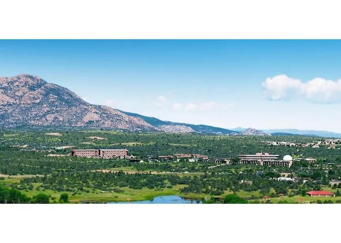 Poppy House- Charming Getaway - Mtn Views