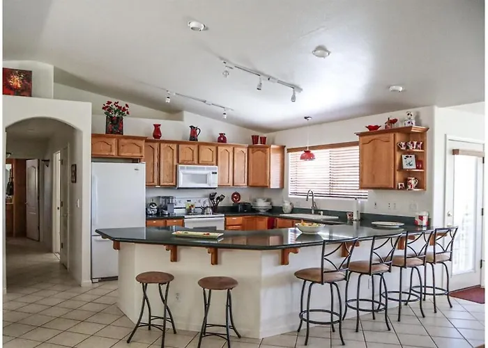 Poppy House- Charming Getaway - Mtn Views * Prescott
