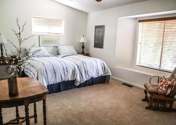 Apartment Poppy House- Charming Getaway - Mtn Views *