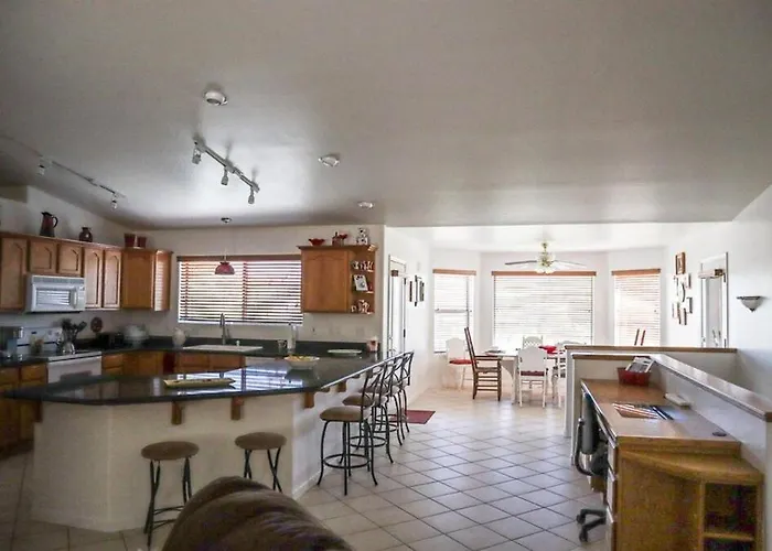 Poppy House- Charming Getaway - Mtn Views